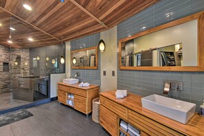 Talo (4 Bedrooms) | Kylpyhuone