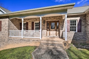 House (3 Bedrooms) | Interior - Pet-friendly Abingdon Abode w/ Yard & Grill! (Abingdon)