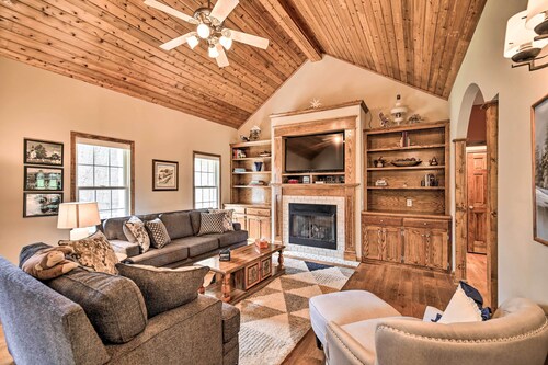 Pet-friendly Abingdon Abode w/ Yard & Grill!