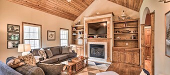 Pet-friendly Abingdon Abode w/ Yard & Grill!