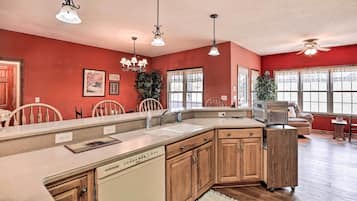 House (3 Bedrooms) | Interior