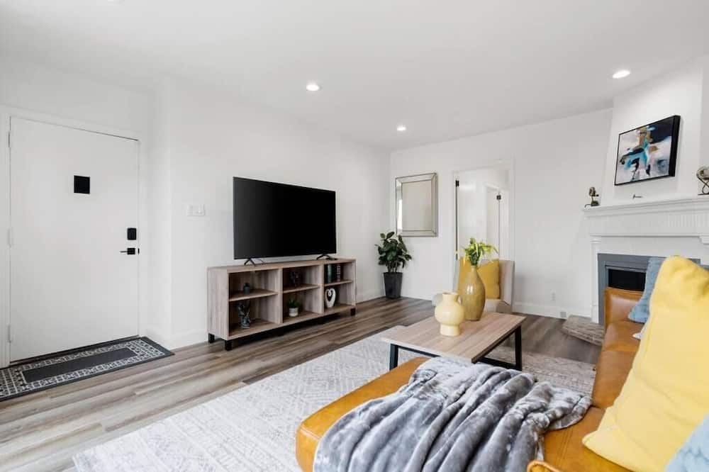 Stunning 2 Bedroom 1 Bath Home near BART