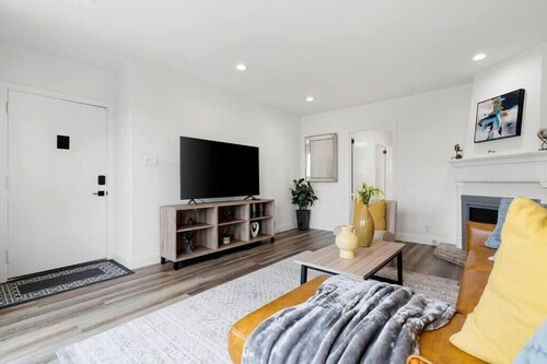 Stunning 2 Bedroom 1 Bath Home near BART