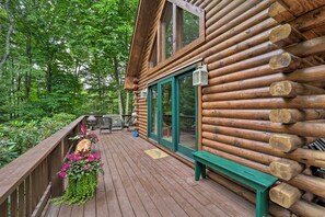 Interior - 2 Decks & Fire Pit: Scenic Beech Mountain Retreat! (Banner Elk)
