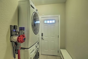 House (2 Bedrooms) | Interior - East Austin Hideaway ~ 4 Mi to Ladybird Lake! (Austin)
