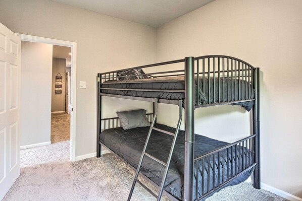 Interior - Pet-friendly Houston Townhome w/ Fenced Yard (Houston)