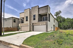 Apartment (3 Bedrooms) | Interior - Pet-friendly Houston Townhome w/ Fenced Yard (Houston)