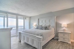 Apartment (2 Bedrooms) | Interior - Remodeled Redington Shores Gem on the Beach! (Redington Shores)