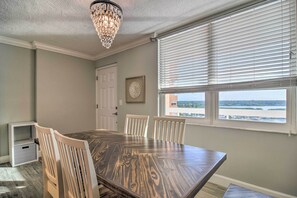 Apartment (2 Bedrooms) | Interior - Remodeled Redington Shores Gem on the Beach! (Redington Shores)
