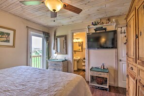 4 bedrooms, iron/ironing board, free cribs/infant beds, bed sheets - Spacious Sooner Star Beach House: Steps to Beach! (Port Bolivar)
