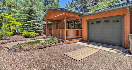 Patio, Fenced Yard: Pet-friendly Pinetop Cabin!