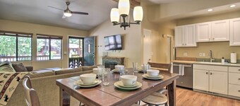 Patio, Fenced Yard: Pet-friendly Pinetop Cabin!