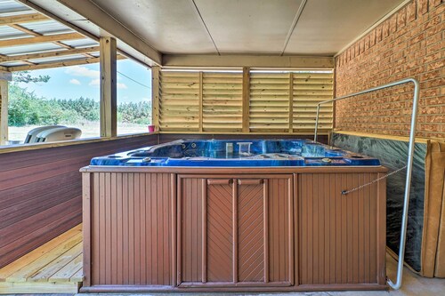 Private Hot Tub & Yard: Secluded Broken Bow Home!