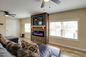 House (Multiple Bedrooms) | Interior - Dandridge Vacation Rental w/ Fishing Pier & Grill! (Dandridge)