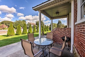 Apartment (2 Bedrooms) | Interior - 'schoolhouse Haven' in Gap: Communal Grill & Patio (Gap)