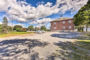 Apartment (2 Bedrooms) | Interior - 'schoolhouse Haven' in Gap: Communal Grill & Patio (Gap)