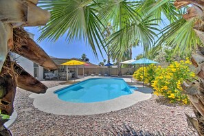 House (3 Bedrooms) | Interior - Pool & Putting Green: Scottsdale Family Escape (Scottsdale)