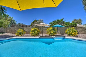 House (3 Bedrooms) | Interior - Pool & Putting Green: Scottsdale Family Escape (Scottsdale)
