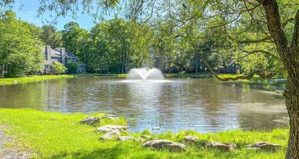 < 1 Mi to Jack Frost: Lake Harmony Townhome!