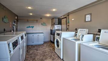 Apartment (0 Bedroom) | Interior