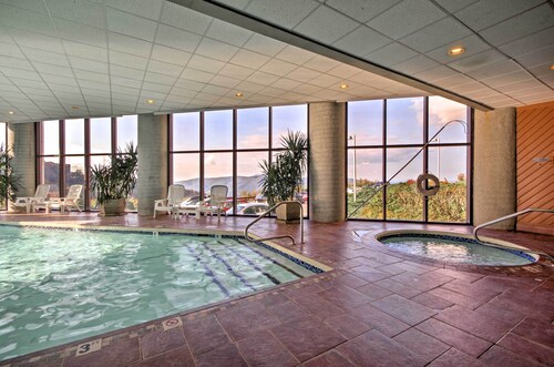 < 4 Mi to Sugar Mtn Resort: Condo w/ Indoor Pool!