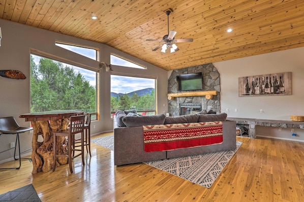 House (3 Bedrooms) | Interior - 'elkwood Lodge' Cabin w/ Hot Tub in Star Valley! (Payson)