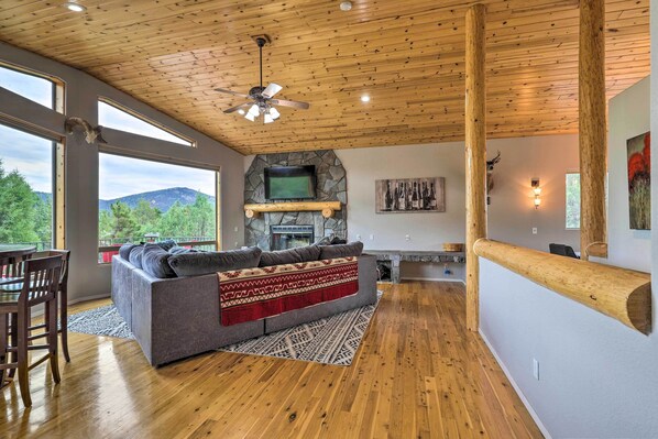 House (3 Bedrooms) | Interior - 'elkwood Lodge' Cabin w/ Hot Tub in Star Valley! (Payson)