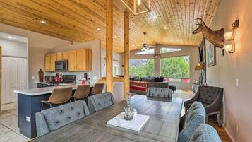 House (3 Bedrooms) | Interior