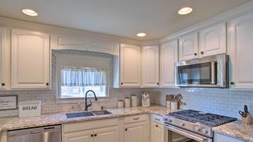 House (2 Bedrooms) | Interior