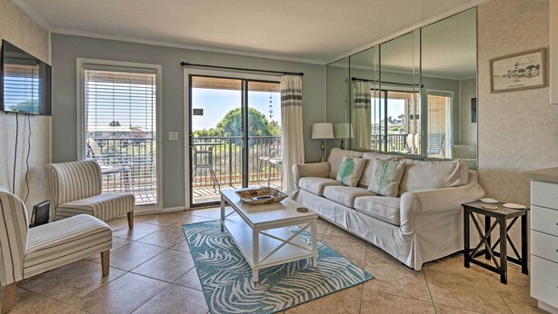 TV - Resort-style Escape w/ Views - Walk to the Beach! (Hilton Head Island)