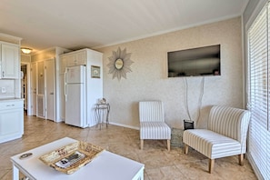 TV - Resort-style Escape w/ Views - Walk to the Beach! (Hilton Head Island)