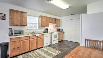 House (4 Bedrooms) | Interior