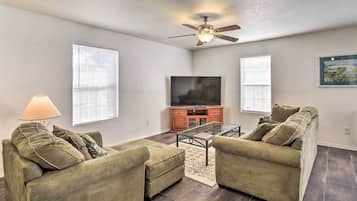 House (4 Bedrooms) | Front of property