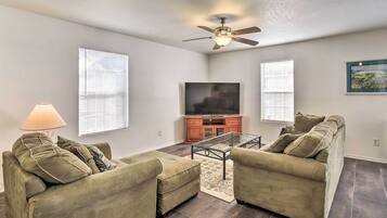 House (4 Bedrooms) | Front of property