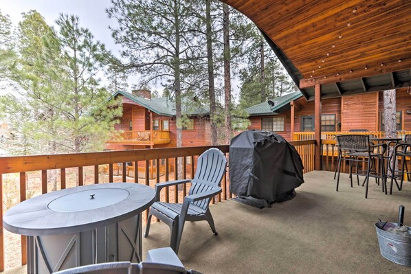 Apartment (3 Bedrooms) | Interior - Pinetop Escape: Charming Mountain Condo w/ Balcony (Pinetop)
