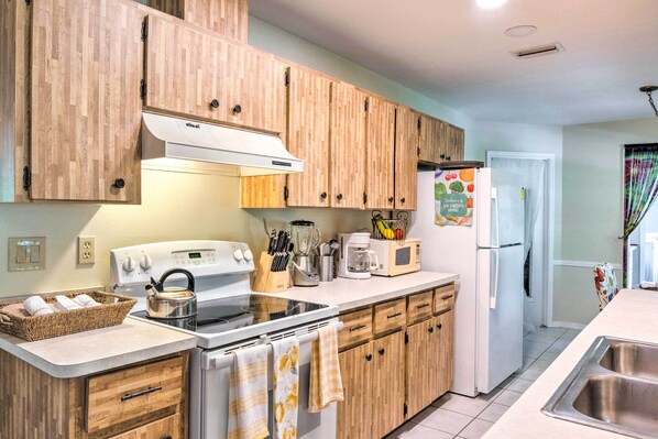 Interior - North Port Garden Home: Florida Room, Lanai! (North Port)