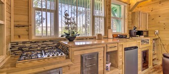 Grill, Fire Pit: Pet-friendly Lakeside Cottage!