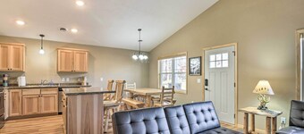 Breezy Point Cabin w/ Fire Pit - Walk to Lake