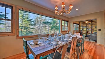 House (4 Bedrooms) | Interior