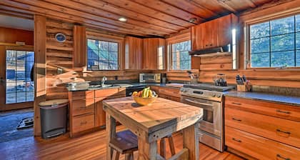 Log Cabin in Wilmington w/ New Hot Tub By Skiing!