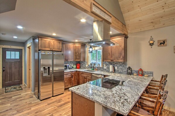Microwave, oven, stovetop, dishwasher - Secluded Ashford Getaway w/ Fire Pit + Grill! (Mineral)