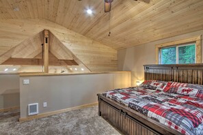 1 bedroom, bed sheets - Secluded Ashford Getaway w/ Fire Pit + Grill! (Mineral)