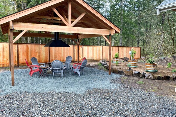 Outdoor dining - Secluded Ashford Getaway w/ Fire Pit + Grill! (Mineral)
