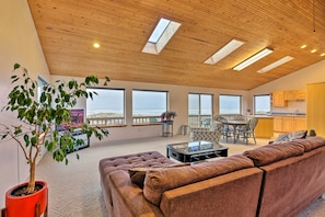 Apartment (0 Bedroom) | Interior - Sanderling Sea Cottages, Unit A: Pet Friendly! (Waldport)