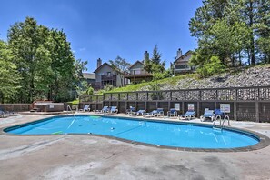 Apartment (2 Bedrooms) | Interior - Mountaintop Gatlinburg Condo w/ Community Pool (Gatlinburg)