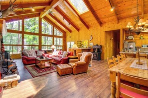 Interior - Pinetop Cabin w/ Golf Course Patio on 8th Green! (Pinetop)