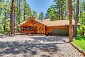 Exterior - Pinetop Cabin w/ Golf Course Patio on 8th Green! (Pinetop)