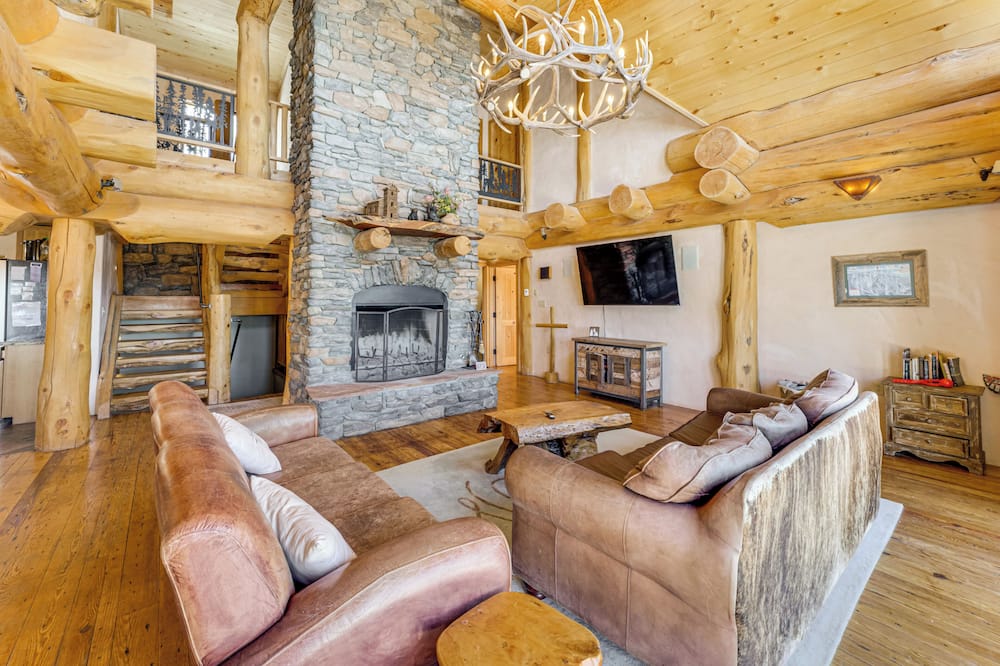 'burning Sky Lodge': Private Hot Tub & Ski-in/out - Ocate, NM