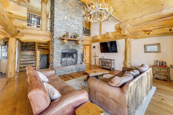 House (4 Bedrooms) | Front of property - 'burning Sky Lodge': Private Hot Tub & Ski-in/out (Angel Fire)