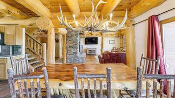 House (4 Bedrooms) | Interior